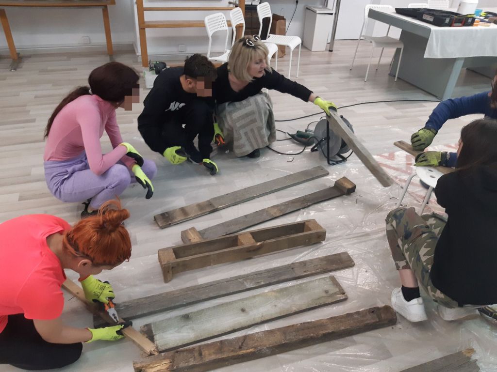 „Eco Art - Ateliere de artă ecologică pentru copii instituționalizați”