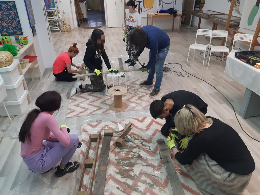 „Eco Art - Ateliere de artă ecologică pentru copii instituționalizați”